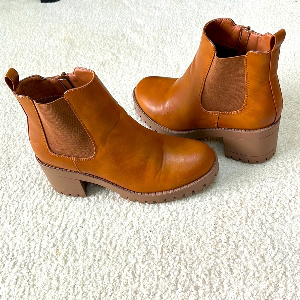 Brown boots zip up womens size 9